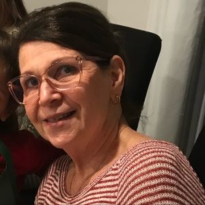 Meet your Posher, Debi